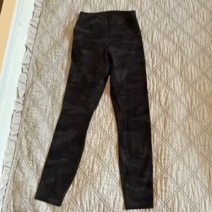 Lulu lemon size 4 camo print leggings